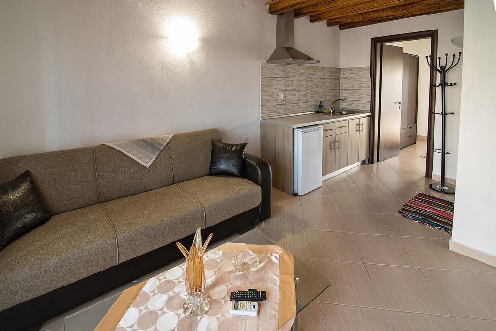 Theano Apartments Sarti Eksteriør bilde