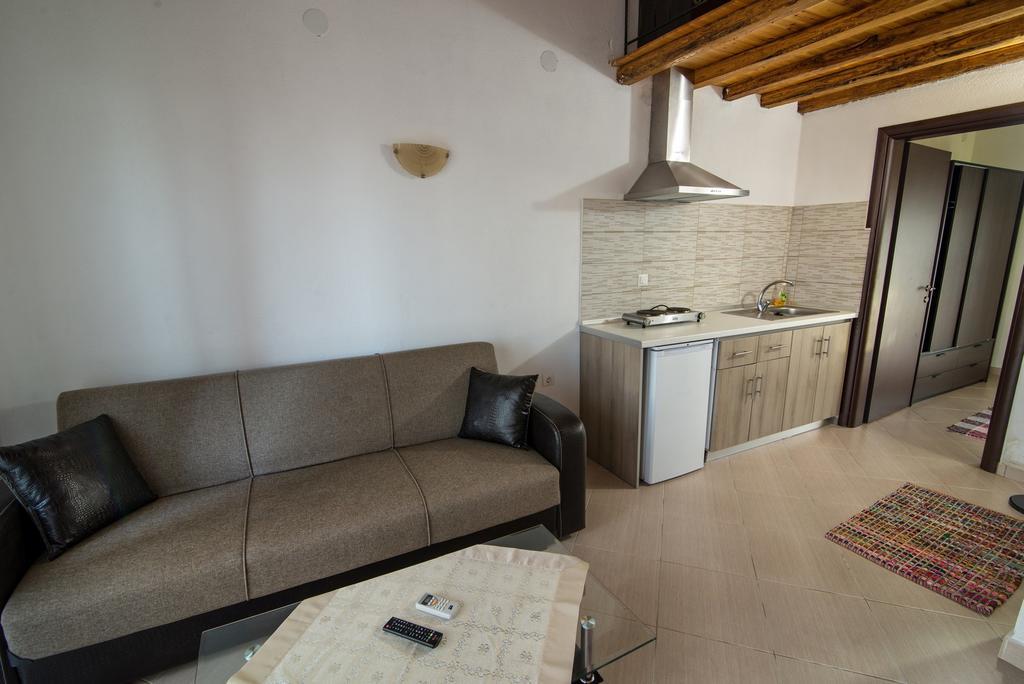 Theano Apartments Sarti Eksteriør bilde